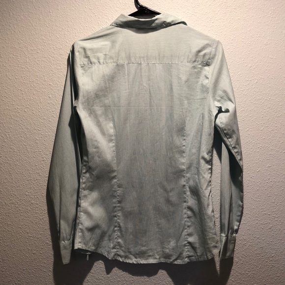 Quintessential vetted button down blouse - Picture 5 of 5